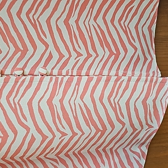 ALFANI Women's 2X blouse. Peachy coral‎ color animal print. Cuff sleeves. Button - Picture 5 of 9